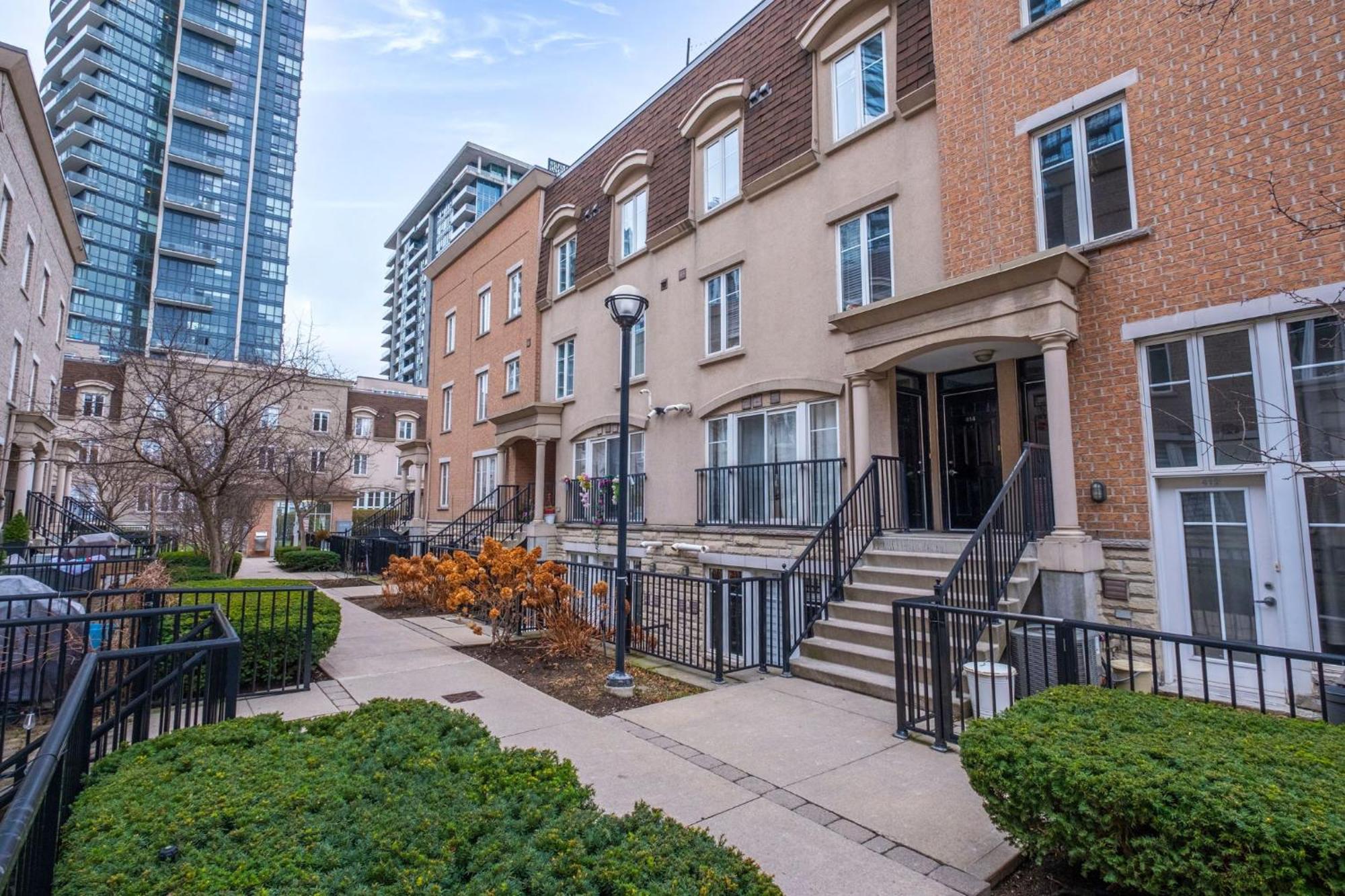 Liberty Village Townhouse Toronto Exterior photo