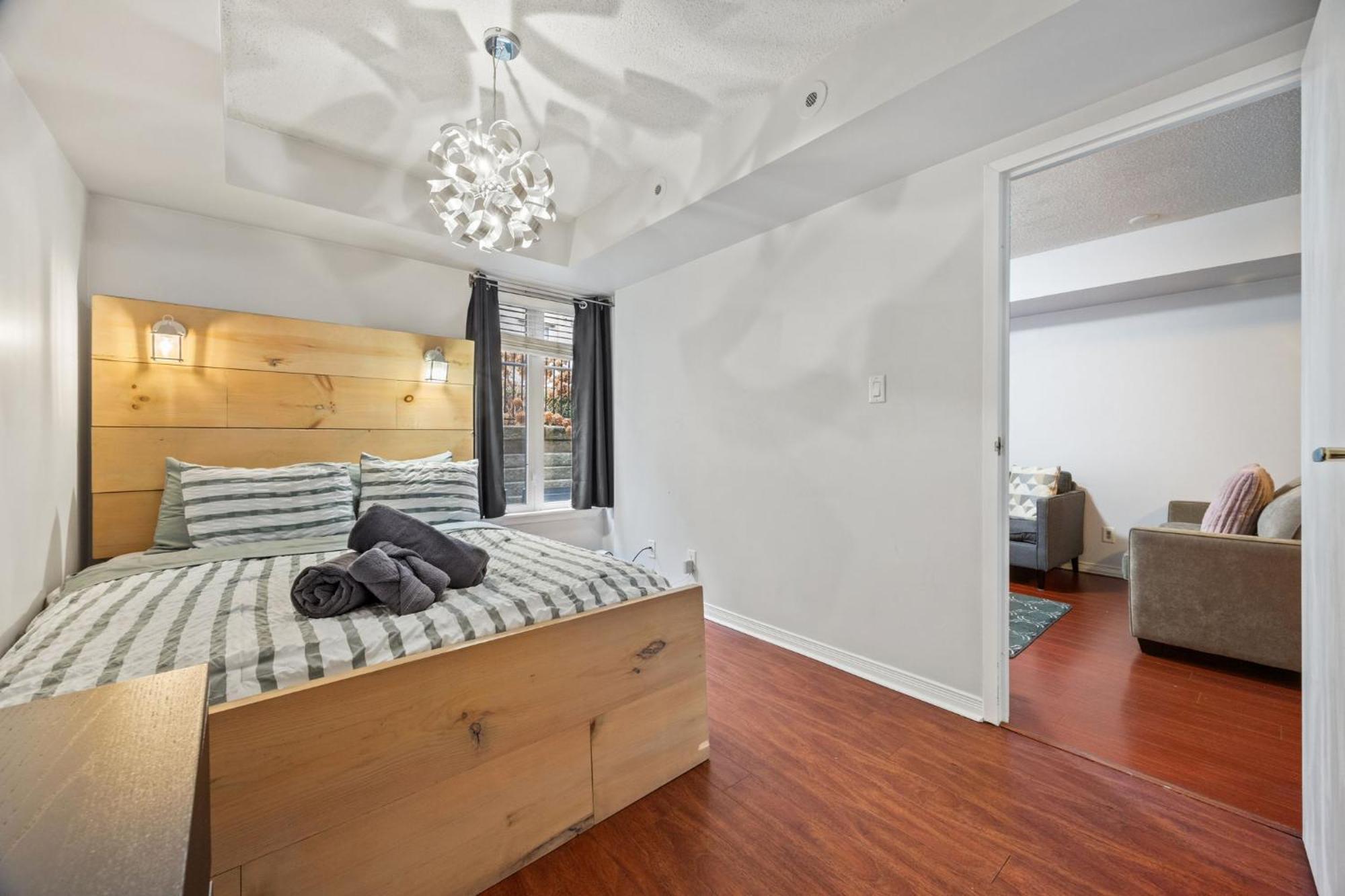 Liberty Village Townhouse Toronto Exterior photo